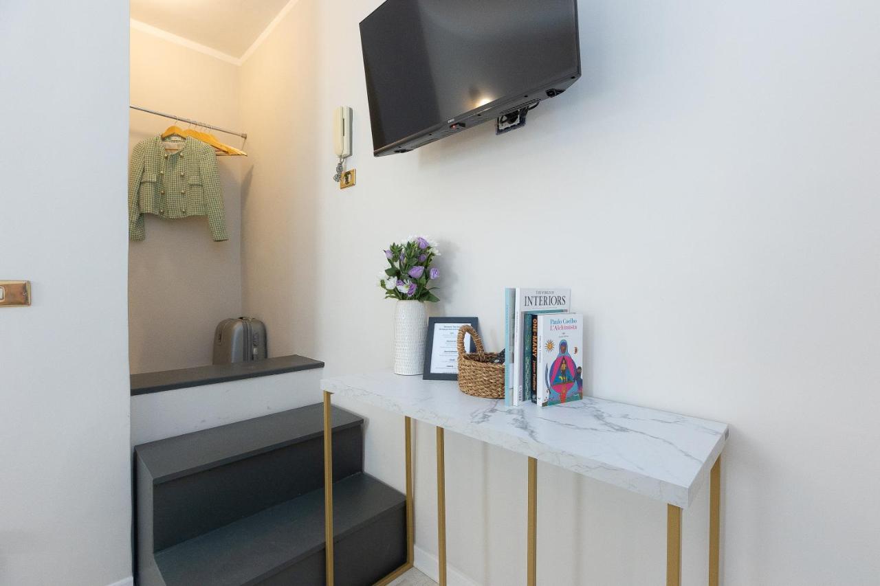 Tiny Studio Piazza Del Popolo Hotel โรม ภายนอก รูปภาพ